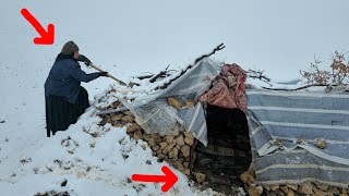 Download Lagu Abandoned by Family, Surviving Alone in the Mountains | A Mother’s Harsh Winter Struggle MP3