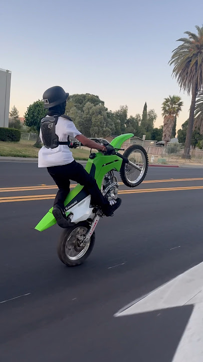 Klx140 does nice wheelie #bayareabikelife #kawasaki