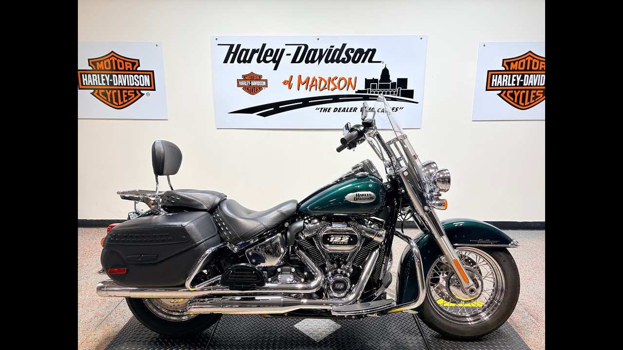 2024 FLHCS Harley-Davidson® Heritage Classic Alpine Green 017310D