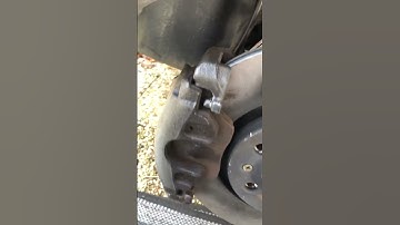 How to replace front brakes on a Beetle 2.5 convertible #vagcars #beetle #brakesystems