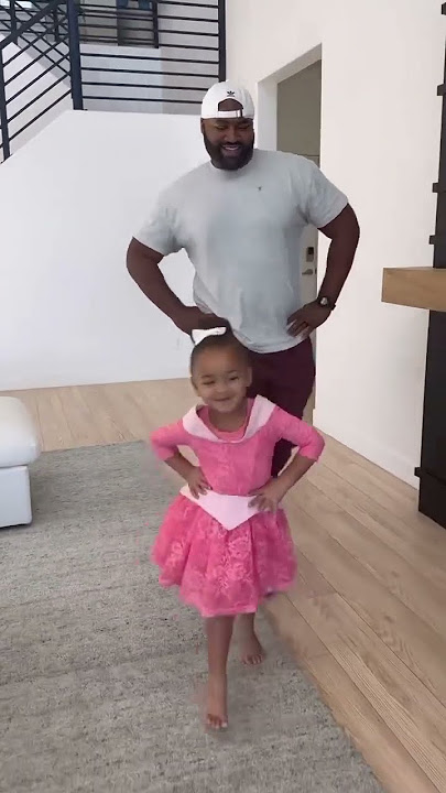 All the pretty girls walk like this💁🏽‍♀️💕 #girldad #daddaughter #dadlife #daddaughterlove