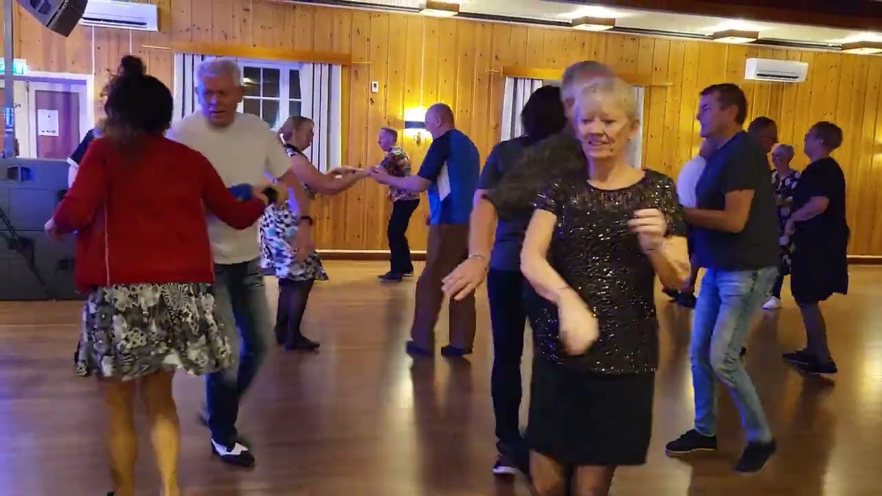 I washed my hands in muddy water med Vilhelm Johansen på Høyvang Glade Dansevenner Dansnytt