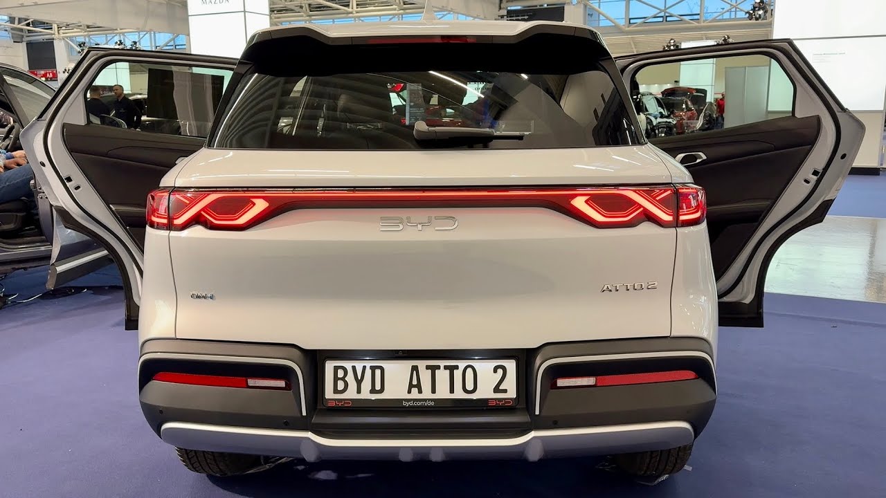 New BYD ATTO 2 DM-i 2026 - PRACTICALITY TEST, trunk space & AC controls