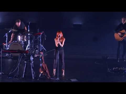 Putar Le mur - Axelle Red