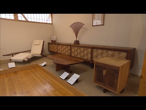 Experience the warmth of wood with your eyes and ears at the