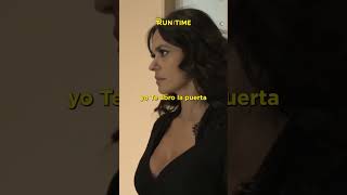 ASÍ le roba un BESO...🫠 "Un amor de película" en Runtime! 🍿