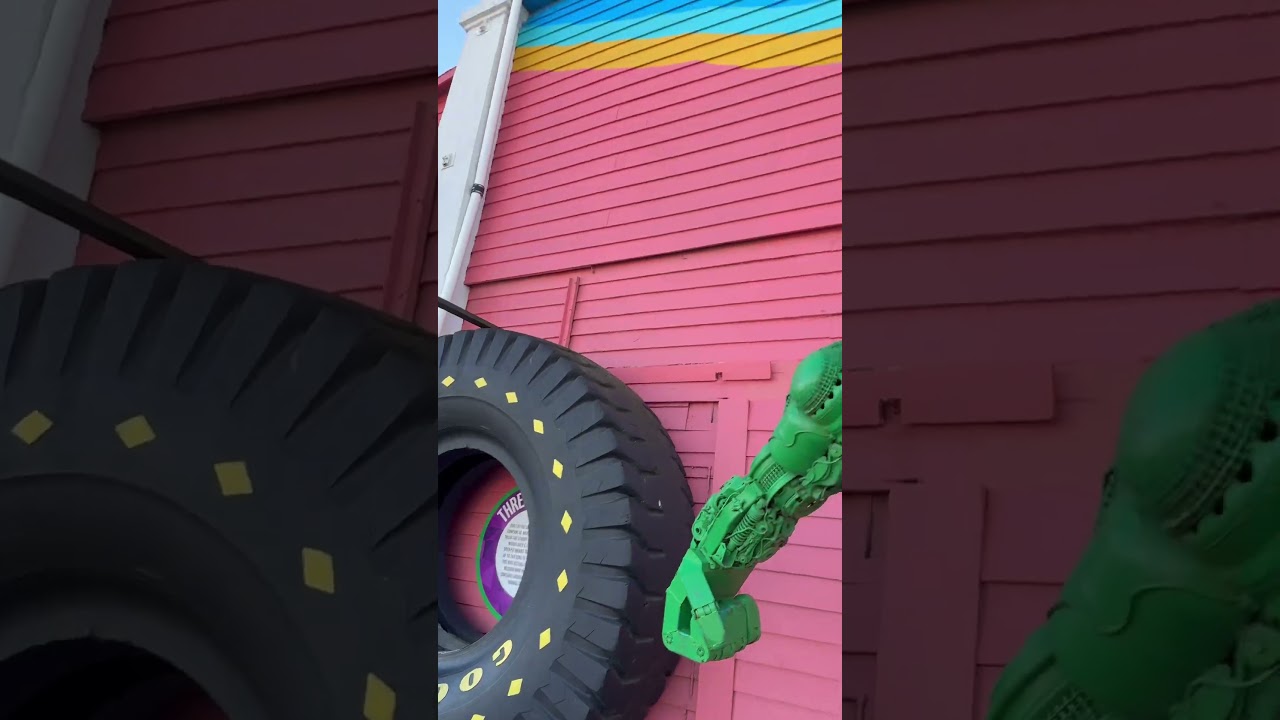 Porg 🐧 Visits the Hullk! 