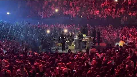 Arcade Fire pay tribute to Her Majesty The Queen - The O2, London - September 8, 2022