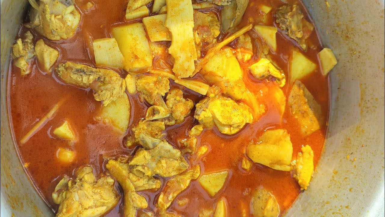 Authentic Maharashtrian Adivasi Pickled Bamboo Shoots Chicken 🍗 | Traditional Jungle Cooking 🤤🎍🔥