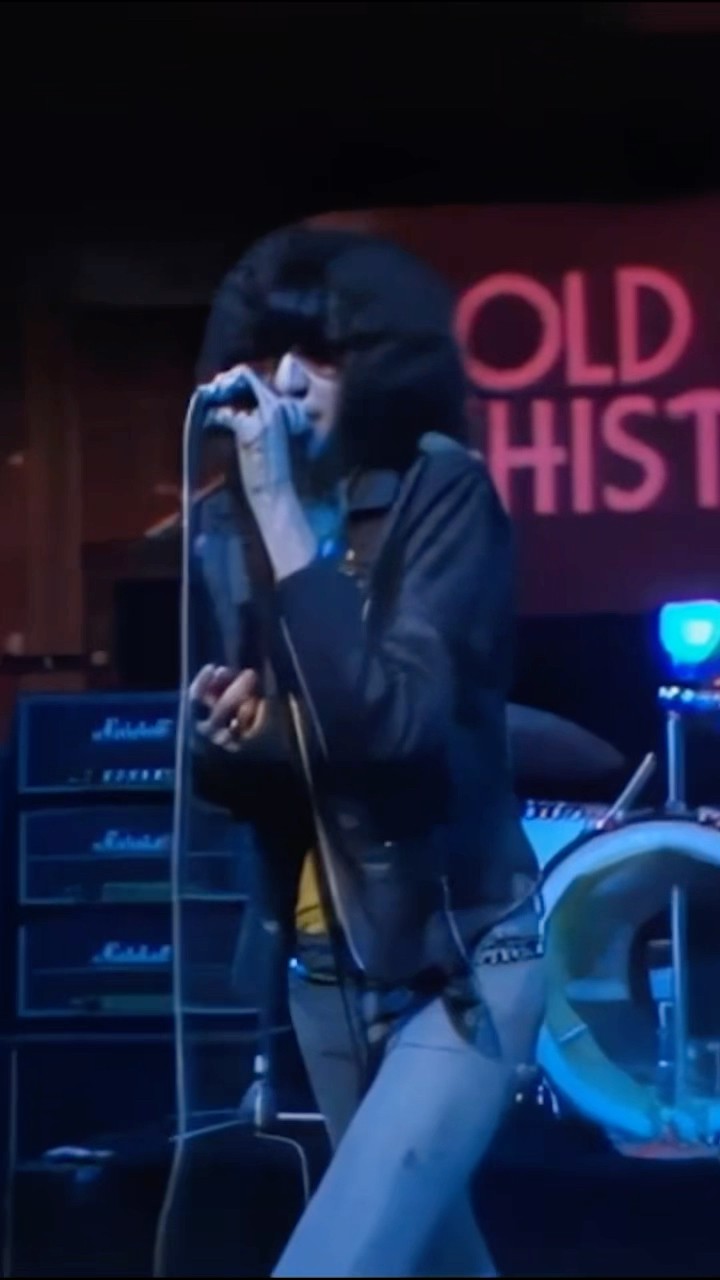 Ramones - YouTube