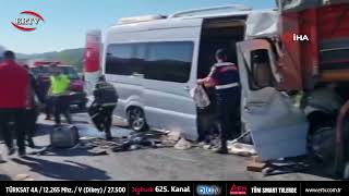 Bi̇leci̇kte Öğrenci̇leri̇ Taşiyan Mi̇di̇büs Kaza Yapti