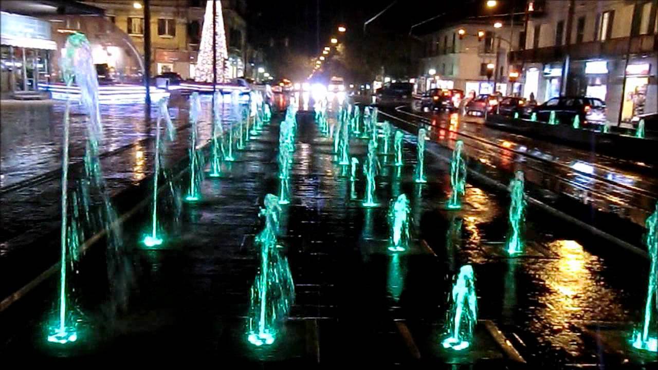 FONTANA PIAZZA CAIROLI 21 DICEMBRE 2011.wmv