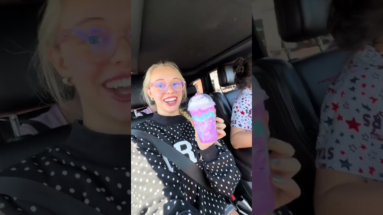 getting the unicorn frapp!!🦄 #unicornfrappuccino #starbucks #relatable #vlog #2016 lola!! jules!!