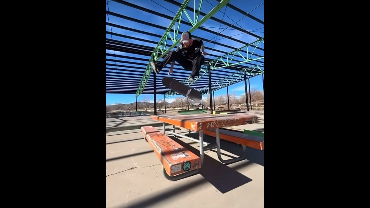 Get tricks or die trying! @caravanaskate 