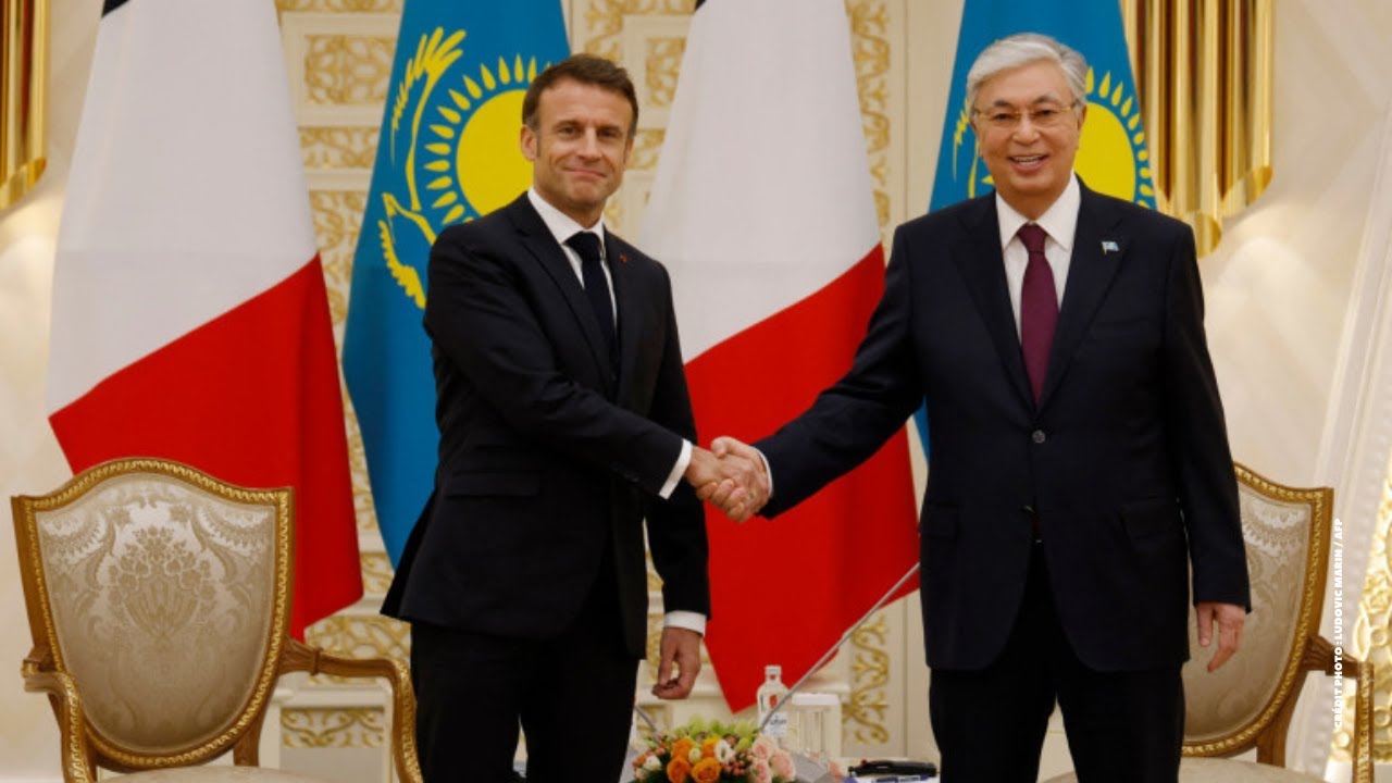Que fait Emmanuel Macron au Kazakhstan et en Ouzbékistan en pleine crise du Proche-Orient ?