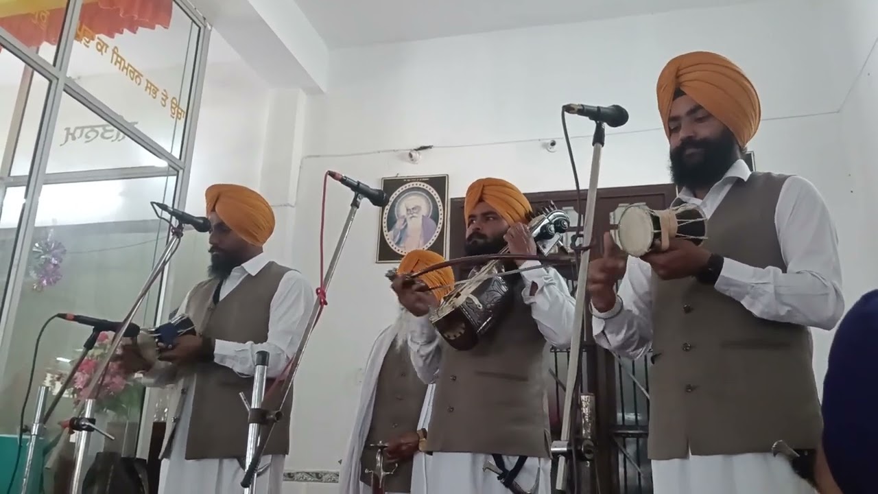 ਭਾਈ ਸੁਖਦੇਵ ਸਿੰਘ ਬੂਹ ਦਾ ਢਾਡੀ ਜੱਥਾ ਸੰਗਤਾਂ ਨੂੰ ਢਾਡੀ ਵਾਰਾ ਰਾਹੀਂ ਨਿਹਾਲ ਕਰਦਾ ਹੋਇਆ ਪਿੰਡ ਹਰਦਾਸਾ ਵਿਖੇ 