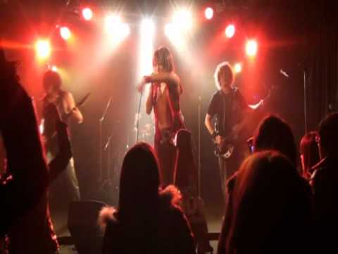 愛をとりもどせ!!（北斗の拳） featuring 片岡良介（from BANG-DOLL）