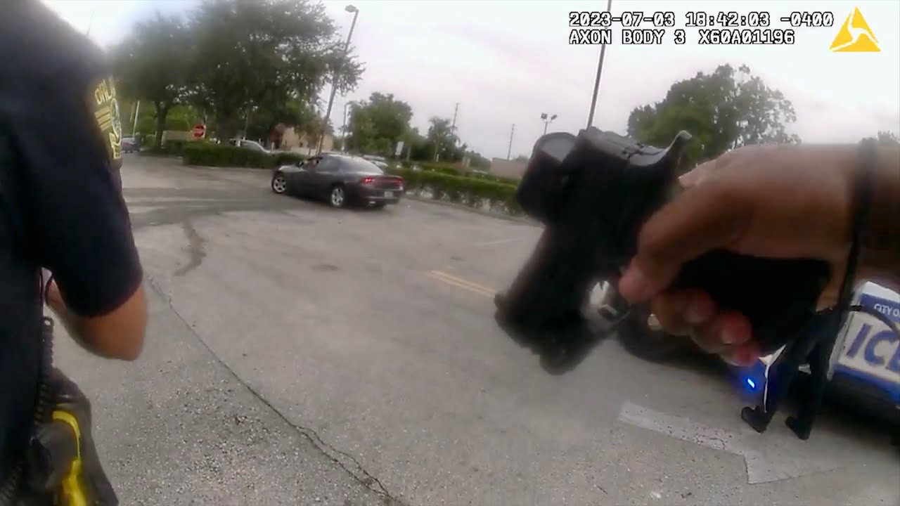 Entitled Woman Attacks KFC Workers Over Cold Food!