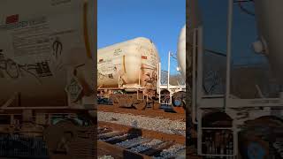 Sick hornshow from NS AC44C6M 4302 and  SD70ACe 1222.Both the conductor and engineer waved at me