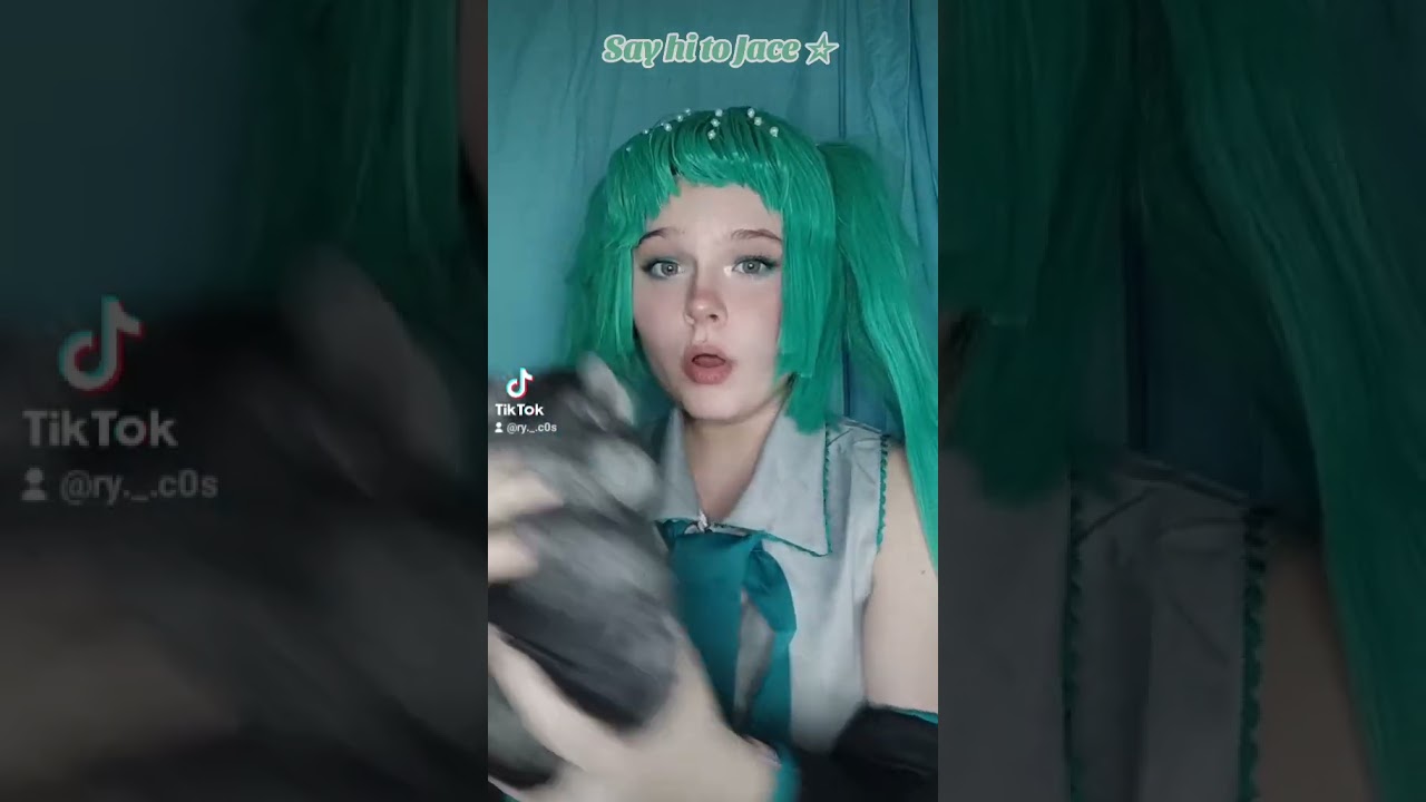 Say hi to Jace ☆ #cosplay #cosplayer #miku #mikucosplay #vocaloid #vocaloidcosplay #vocaloidmiku