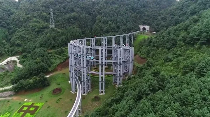 China's Amazing Railway Monorail That Goes In Circles
