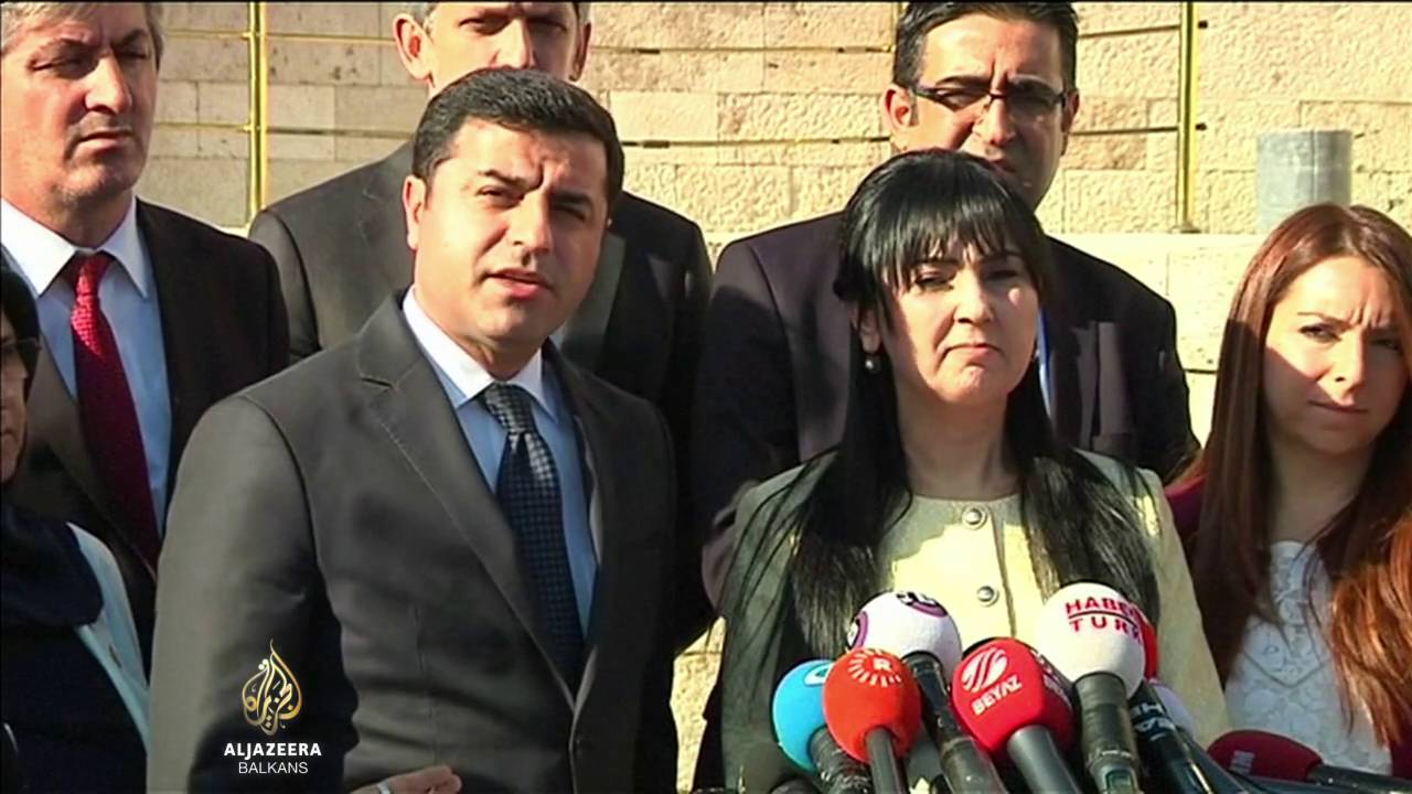 تركيا: البرلمان يرفع الحصانة عن النواب