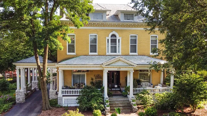Touring 1903 Victorian Mansion (The Beall Mansion)...