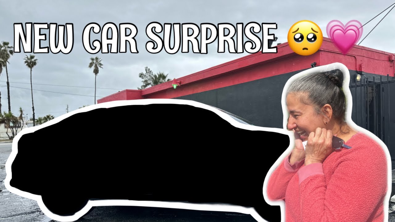 SURPRISING MY MOM WITH A CAR *EMOTIONAL* - YouTube