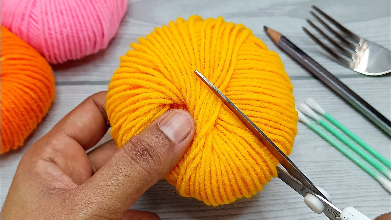 3 Superb Woolen Yarn Flower making ideas with Different DIY Things