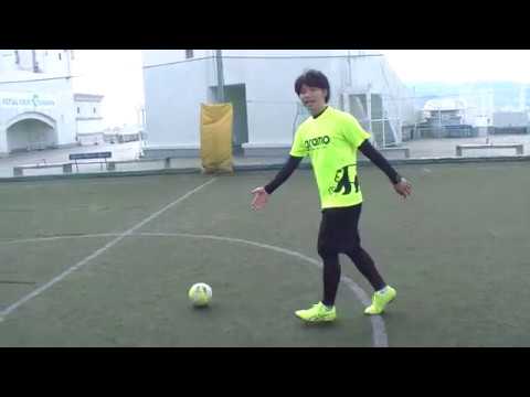 両足カットドリブル ステップオーバー サッカー フットサル基本の足技テクニック練習ボールマスタリー Youtube
