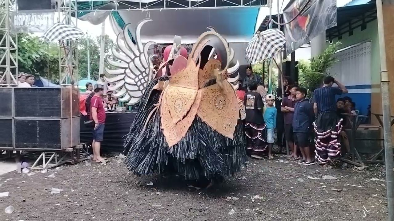 seni barong di jaranan A3 management di Sukorejo