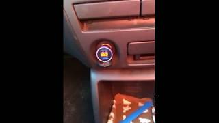 シガーソケット電圧計（兼USBチャージャー）、キーを入れて電圧が表示されてからエンジン始動したとき