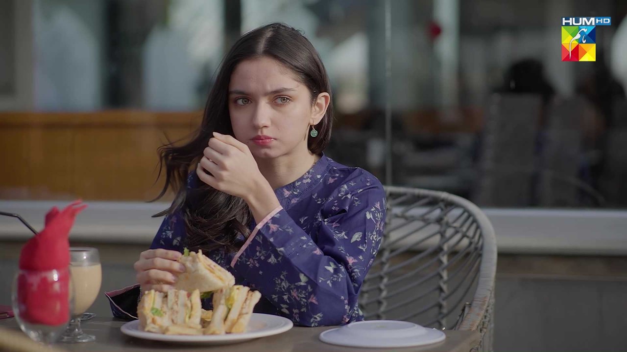 Yeh Manhoos Larka Mujhe Kiyun Ghoor Raha Hai..? 