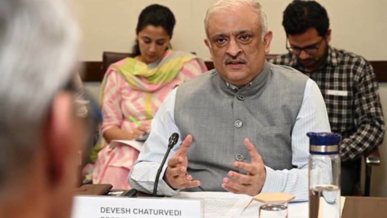 Secretary,  Dr. Devesh Chaturvedi hold a meeting with Shri Martin Raiser, Vice-President