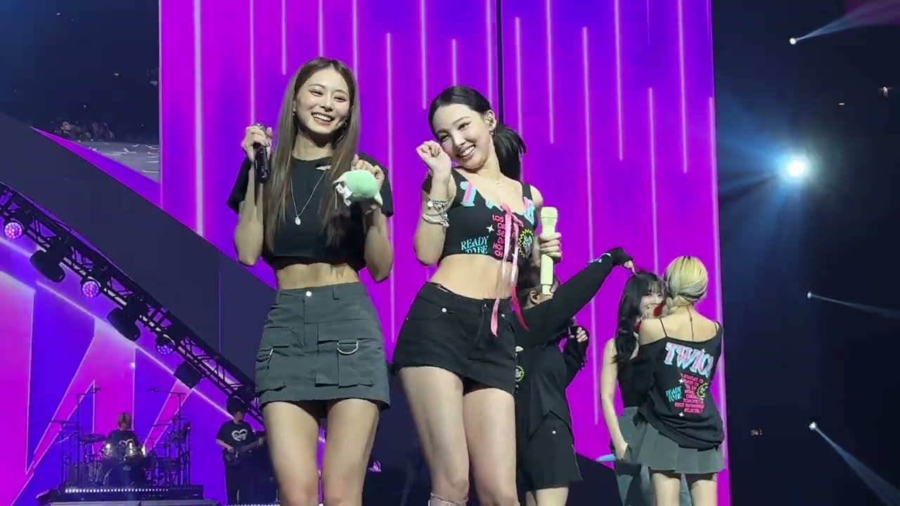 TWICE  Ready to Be World Tour   Encore ROLLIN Candy Pop Chicago Day 1   Fancam