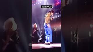 Michael Jackson Performing His Most Legendary Move #dance #concert #iconic