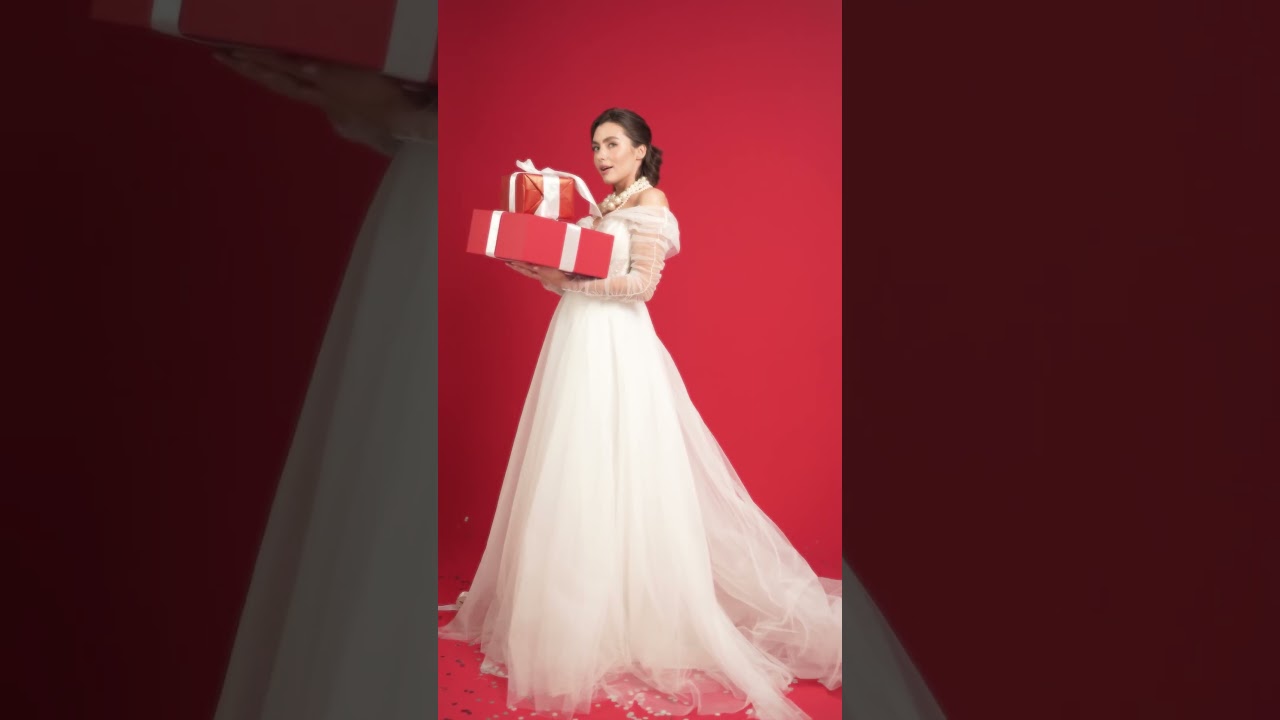 Give women dresses! Rara Avis Group with love :)