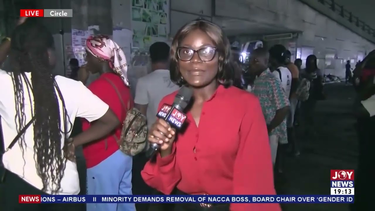 Shortage of Commercial Vehicles: Commuters stranded at various stations across the capital