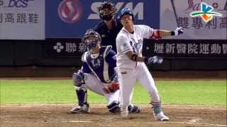 20130705 CPBL 犀牛VS猿 4下 佑佑擊出右外野方向彈地球 可惜場地規則小胖怒回三壘
