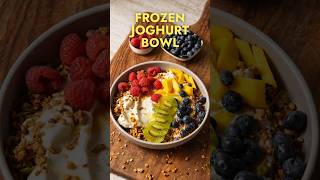 Frozen Joghurt Bowl mit Früchten