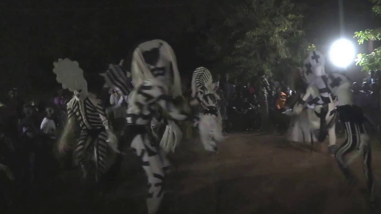 Danse des Masques Blancs de Bondoukuy (Ouaga 2014)