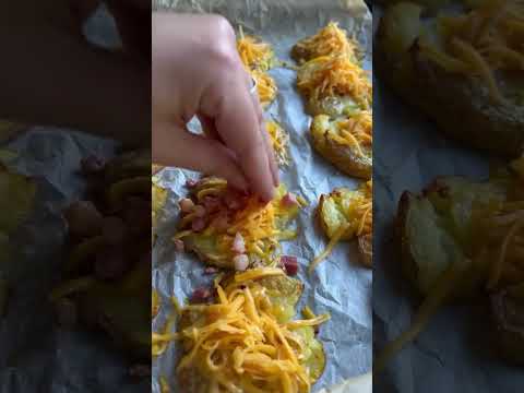 Crispy smashed potatoes baked with cheddar and bacon🤤