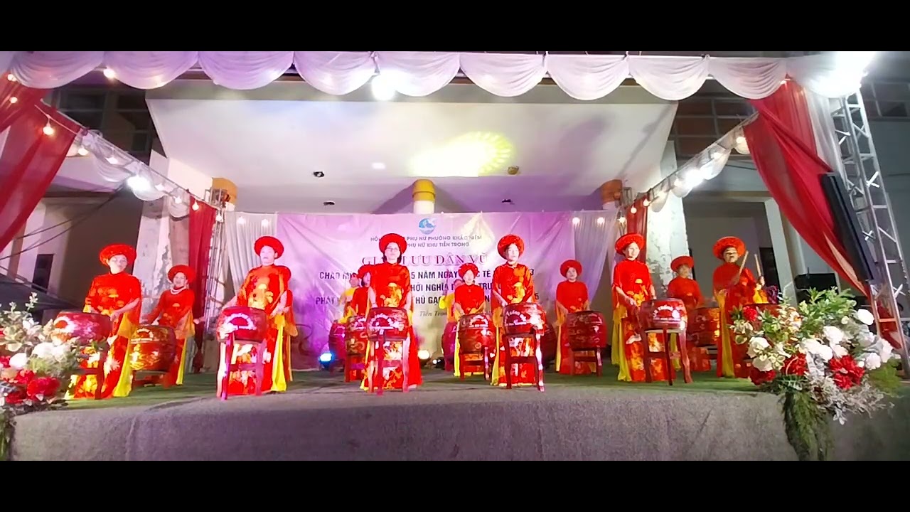 Biểu diễn trống hội quê hương clb khu thượng biểu diễn