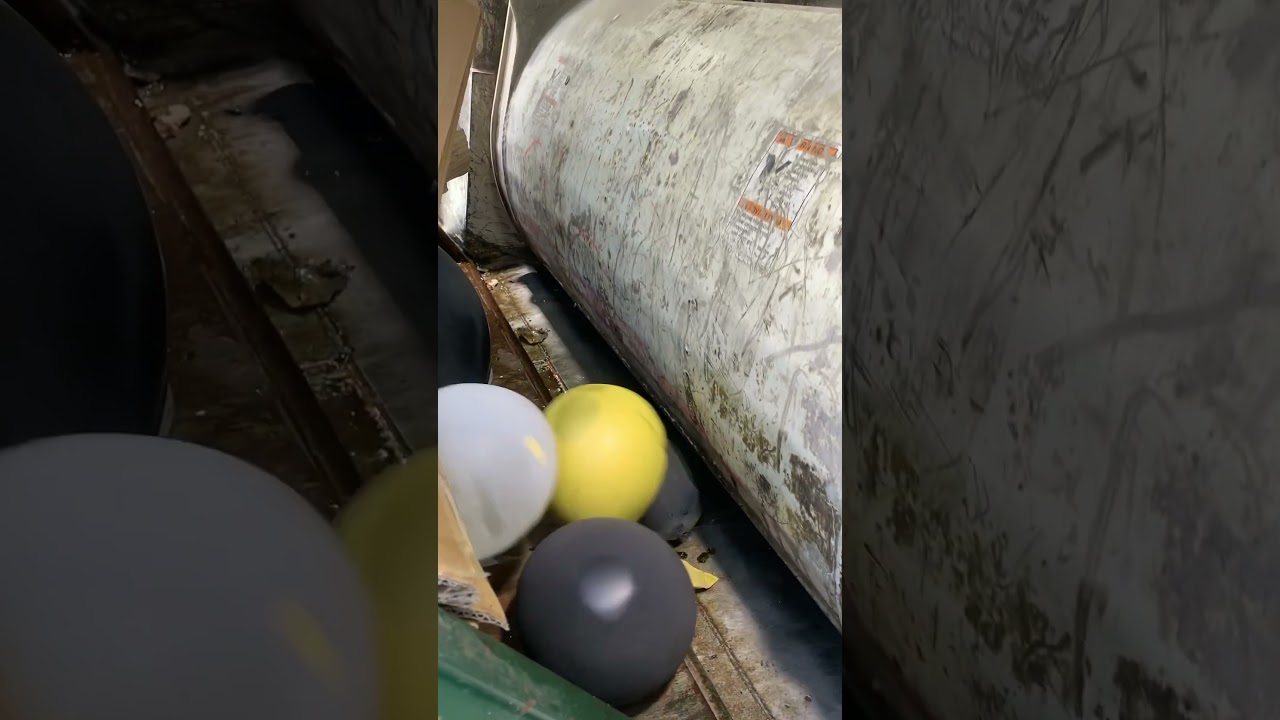 Balloon Burst 🎈🎈: Watch a Garbage Truck Crush Balloons in Spectacular Fashion!