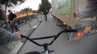 Cadde Trafi̇ği̇nde Bmx Sürdük Street Day Ri̇skli̇ Gün