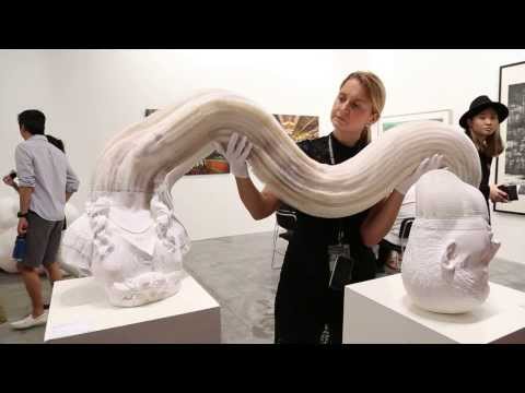 Li Hongbo&#039;s Paper Sculptures