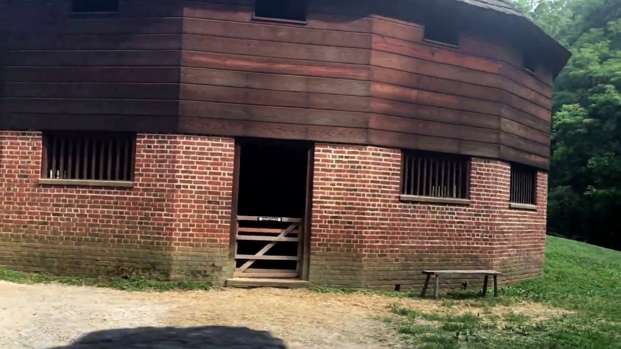 Geroge Washington S Mount Vernon Pioneer Farm Slave Cabin And