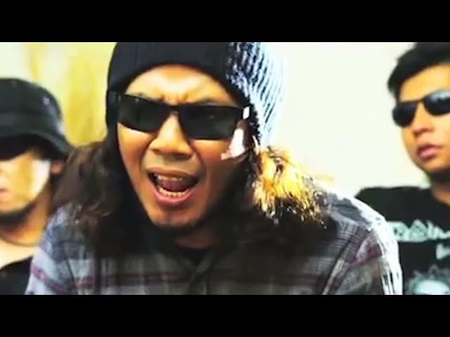 Jamrud - Genggam Tanganku (Official Music Video) class=