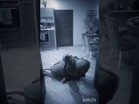 Зачем хейтер врезался в стену? #моменты #фильм #сериал #бабайка #монстр #момо #страшилки #ужасы