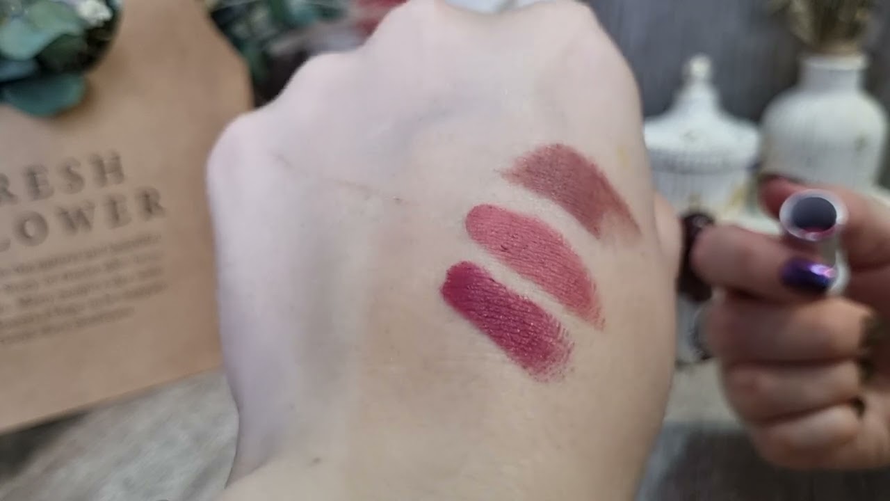Коллекция помад Essence Velvet Matte lipstick